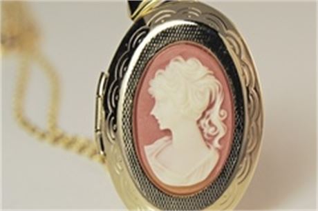 50-- Lg. Vintage Cameo Locket on 18" open link chain-- $1.99 ea!